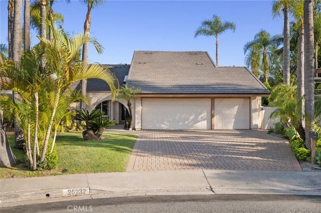 25232 Derby Circle, Laguna Hills, CA 92653