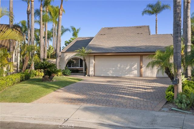 25232 Derby Circle, Laguna Hills, CA 92653