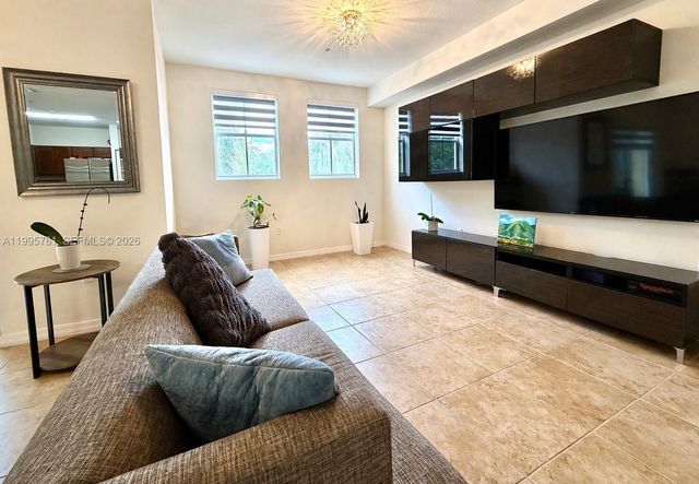 10870 NW 88th Ter 216, Doral, FL 33178