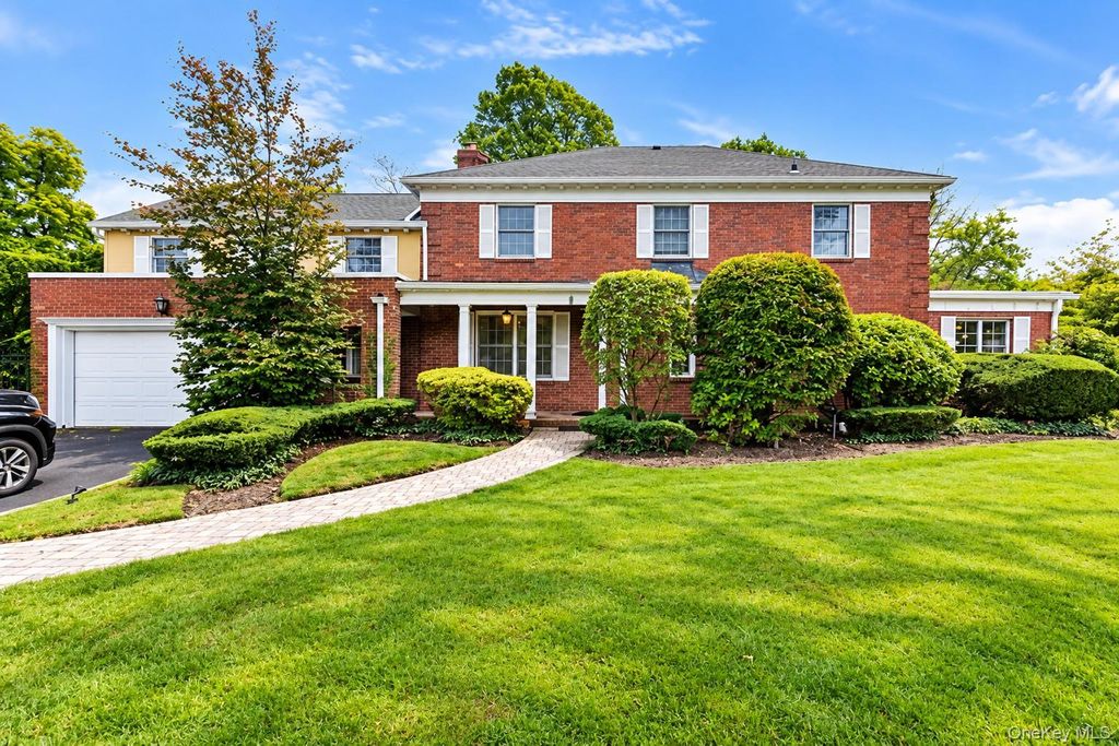 8 Keewaydin Road, Lawrence, NY 11559 — exterior