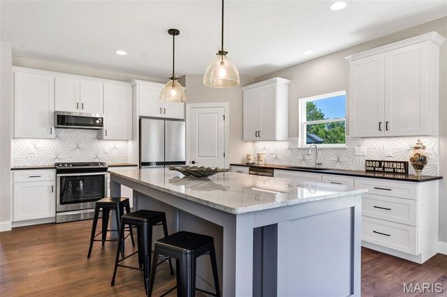 4 Challenger Court, O'fallon, MO 63366