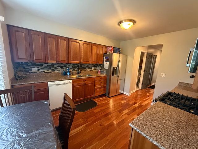 414 Spring Court W, Carpentersville, IL 60110