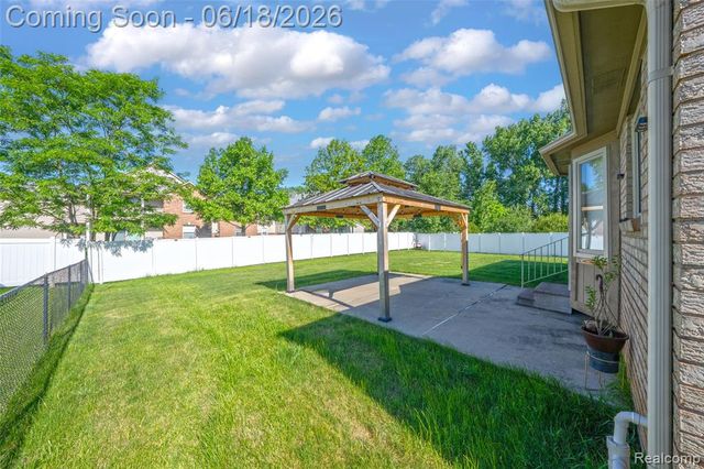 45925 Ashwood Lane, Macomb, MI 48044