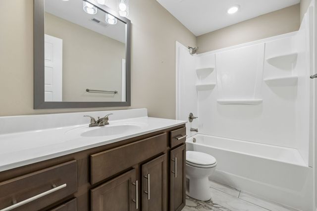 803 Lillian Grace Dr, Clarksville, TN 37043