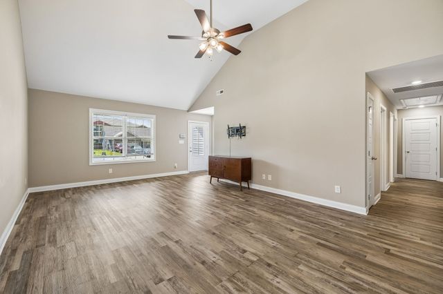 803 Lillian Grace Dr, Clarksville, TN 37043