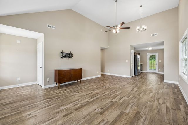 803 Lillian Grace Dr, Clarksville, TN 37043