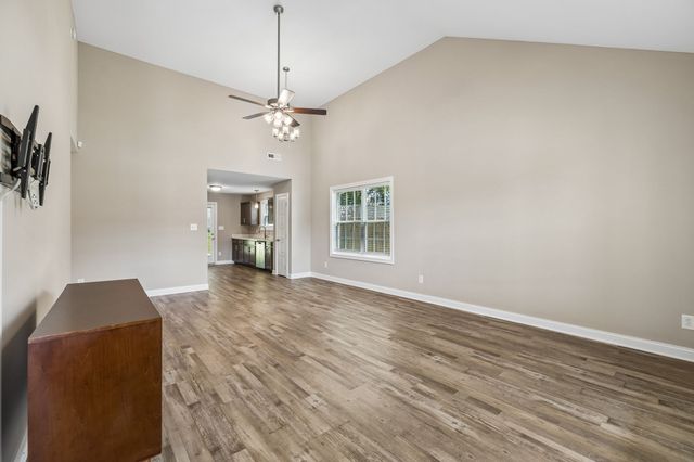 803 Lillian Grace Dr, Clarksville, TN 37043