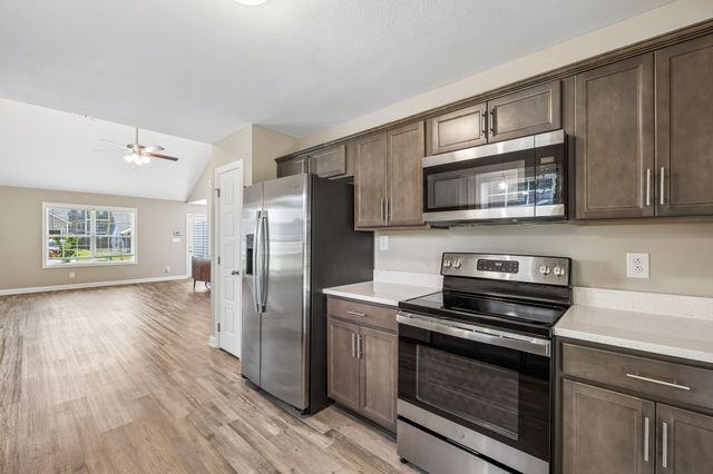 803 Lillian Grace Dr, Clarksville, TN 37043