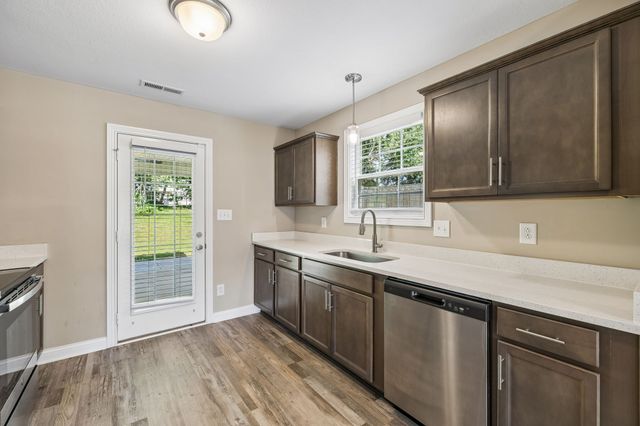 803 Lillian Grace Dr, Clarksville, TN 37043