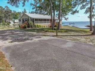 966 W Island View Road, Bath, NC 27808
