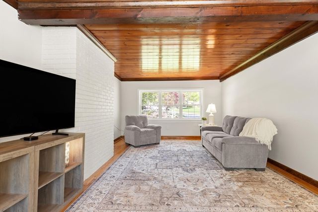 10 Lowell Rd, Westford, MA 01886
