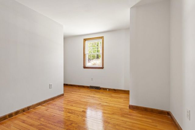 10 Lowell Rd, Westford, MA 01886