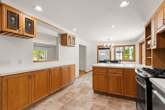 10 Lowell Rd, Westford, MA 01886