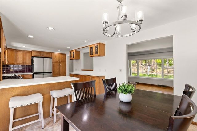 10 Lowell Rd, Westford, MA 01886