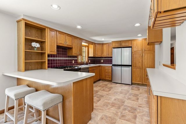 10 Lowell Rd, Westford, MA 01886
