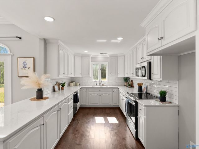 202 N Briarwood Road, Athens, AL 35613