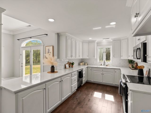 202 N Briarwood Road, Athens, AL 35613