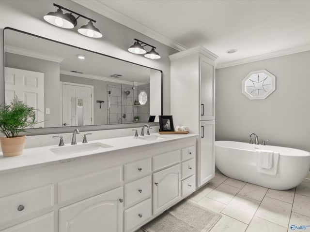 202 N Briarwood Road, Athens, AL 35613