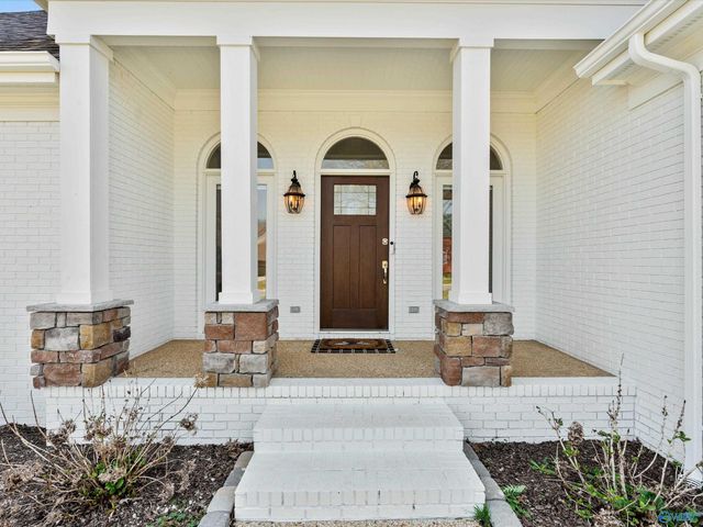 202 N Briarwood Road, Athens, AL 35613