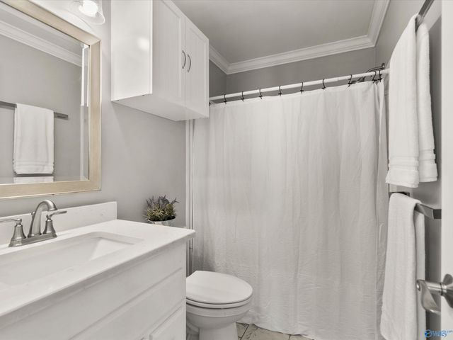 202 N Briarwood Road, Athens, AL 35613