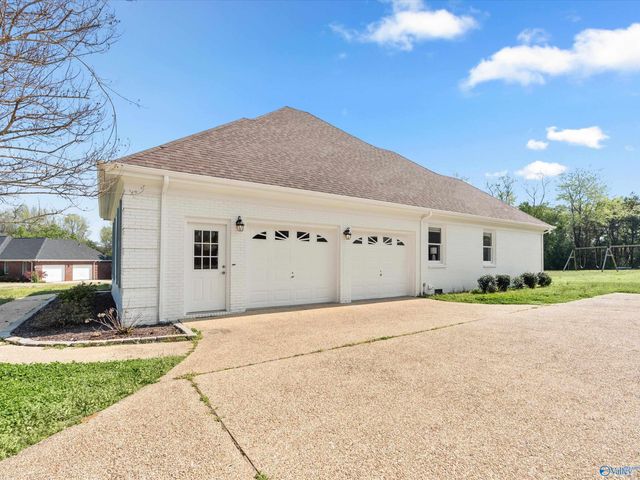 202 N Briarwood Road, Athens, AL 35613