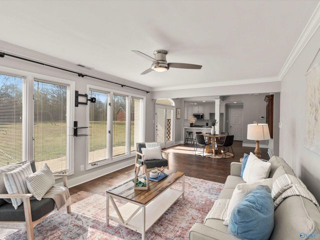 202 N Briarwood Road, Athens, AL 35613