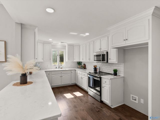 202 N Briarwood Road, Athens, AL 35613