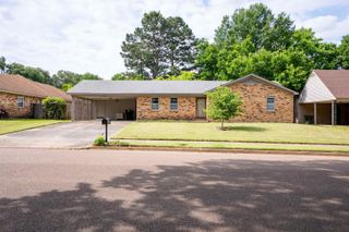 5723 BARTLETT WOODS DR, Bartlett, TN 38134