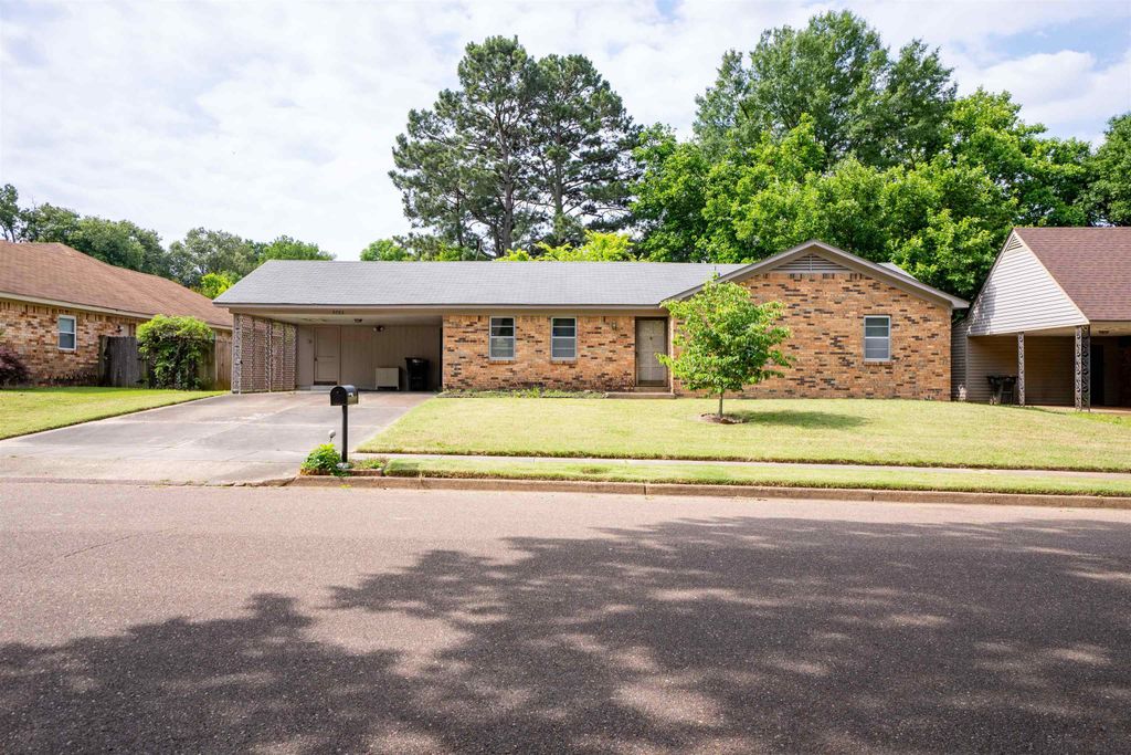5723 BARTLETT WOODS DR, Bartlett, TN 38134