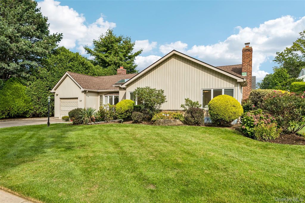 37 Linden Street, Garden City, NY 11530 — photo 4