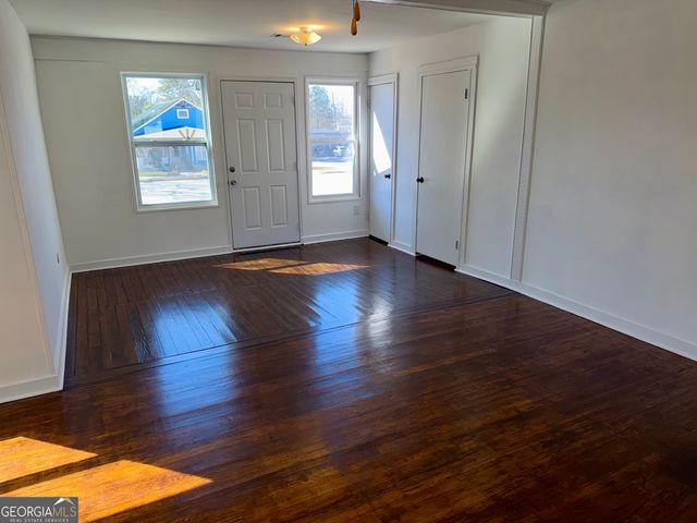 196 College Avenue, Elberton, GA 30635