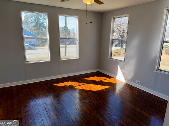 196 College Avenue, Elberton, GA 30635