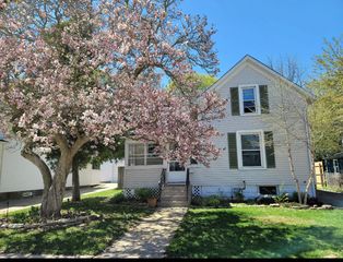 628 Illinois Street, Geneva, IL 60134