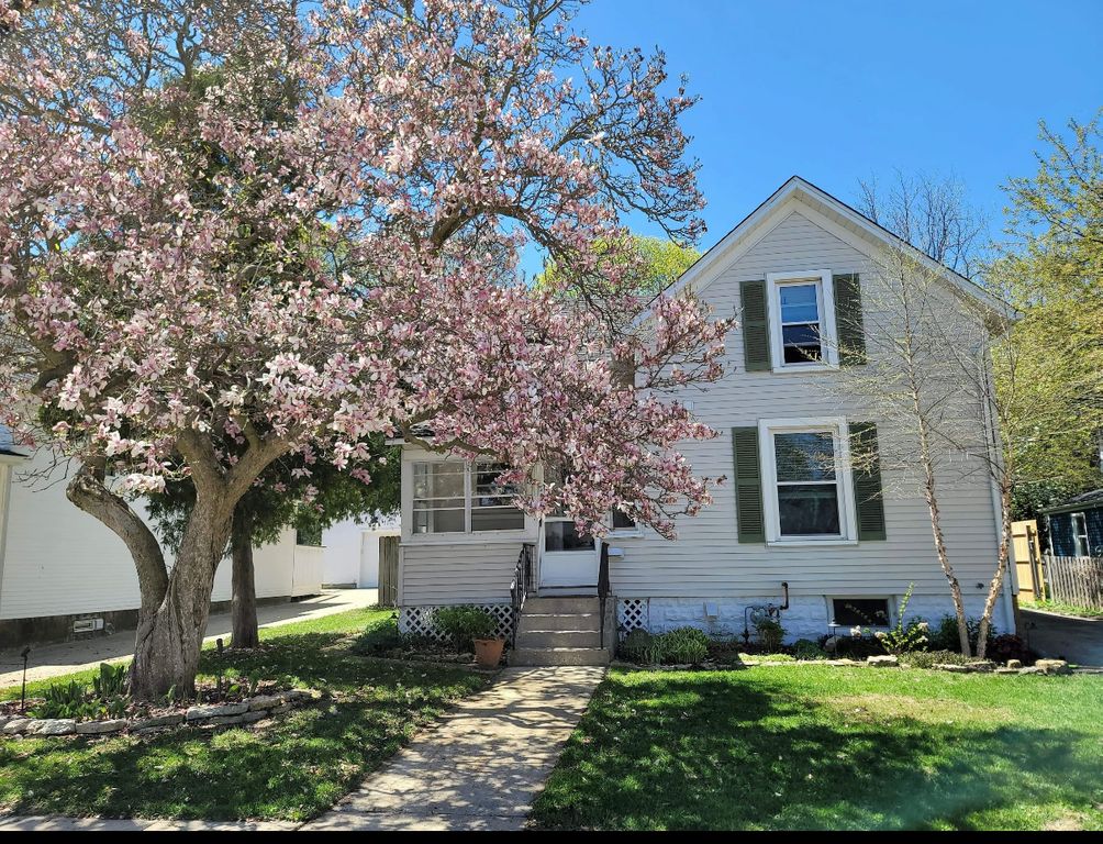 628 Illinois Street, Geneva, IL 60134