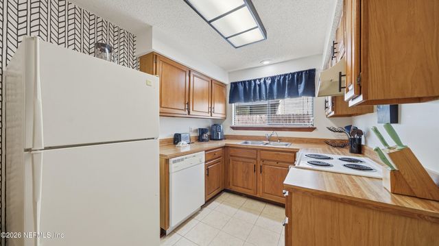 10388 ARROW LAKES Drive E, Jacksonville, FL 32257