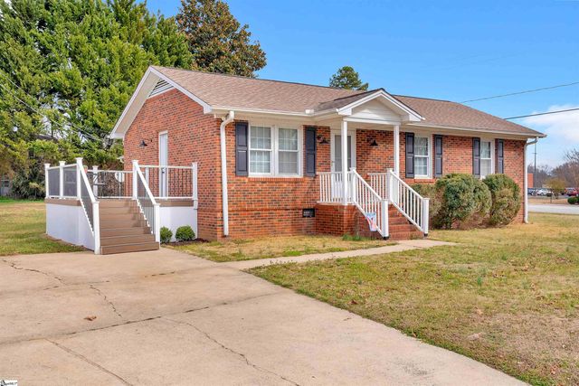 701 Ikes Road, Taylors, SC 29687