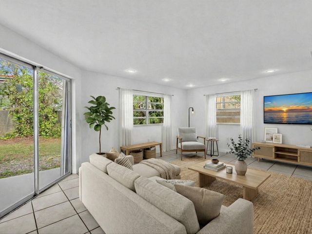 7971 NW 16th Street, Pembroke Pines, FL 33024