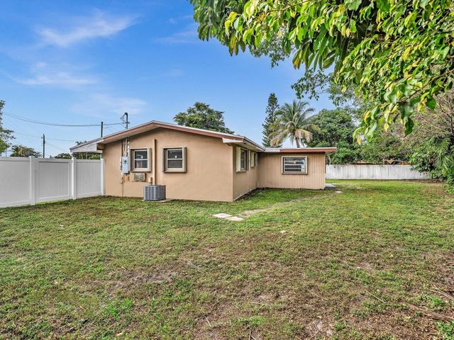 7971 NW 16th Street, Pembroke Pines, FL 33024