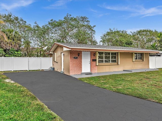 7971 NW 16th Street, Pembroke Pines, FL 33024