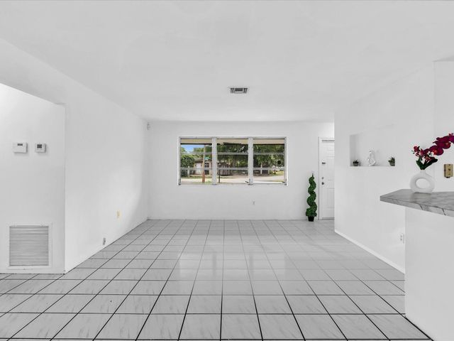 7971 NW 16th Street, Pembroke Pines, FL 33024