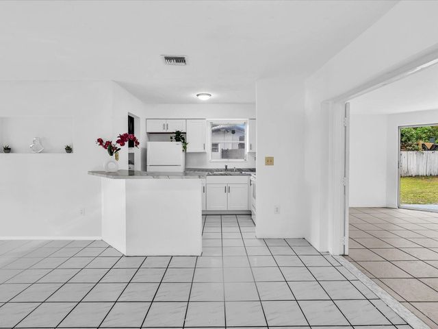 7971 NW 16th Street, Pembroke Pines, FL 33024