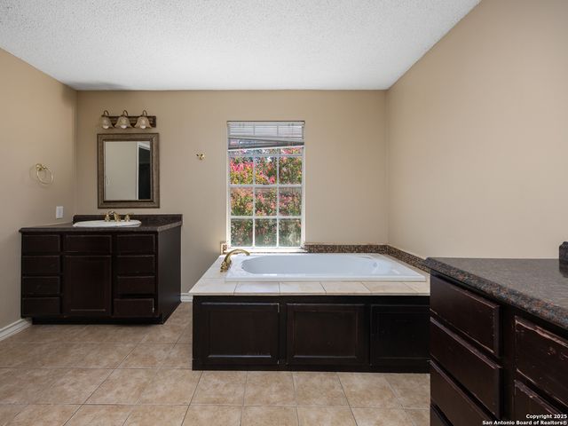 11631 Milestone, San Antonio, TX 78253