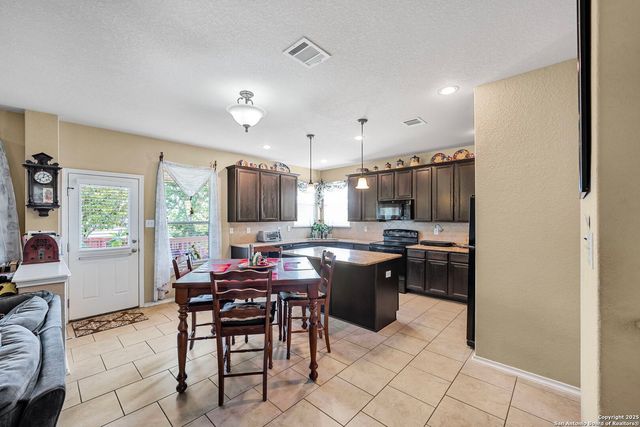 918 Armour Dr, Cibolo, TX 78108