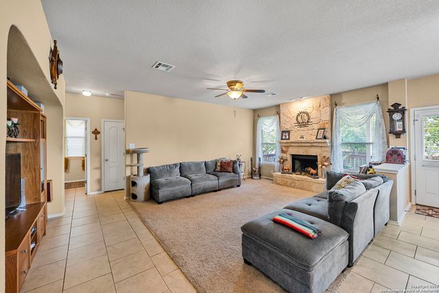 918 Armour Dr, Cibolo, TX 78108