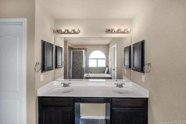 918 Armour Dr, Cibolo, TX 78108