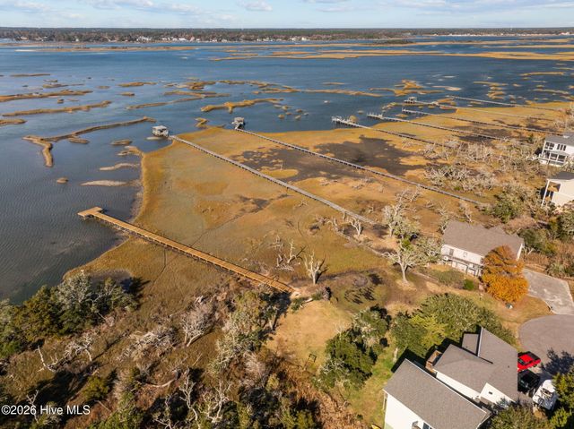 34 N Oak Court, Surf City, NC 28445