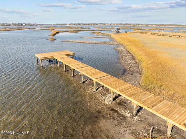 34 N Oak Court, Surf City, NC 28445