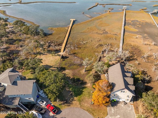 34 N Oak Court, Surf City, NC 28445