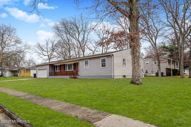 606 Alma Place, Oakhurst, NJ 07755