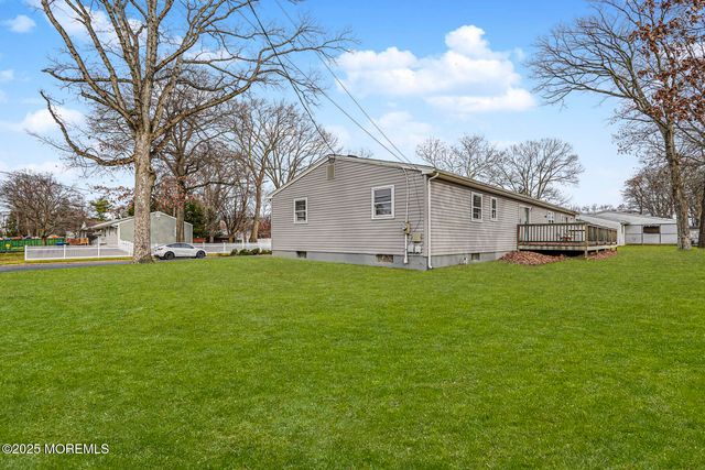 606 Alma Place, Oakhurst, NJ 07755